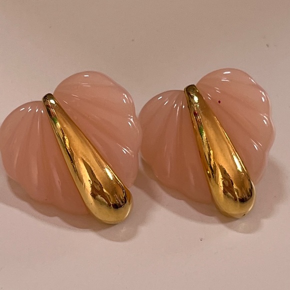 Vintage 80 90 Retro Maximalism Deco pink Lucite Heart Gold Mobwife Earrings - Picture 6 of 15